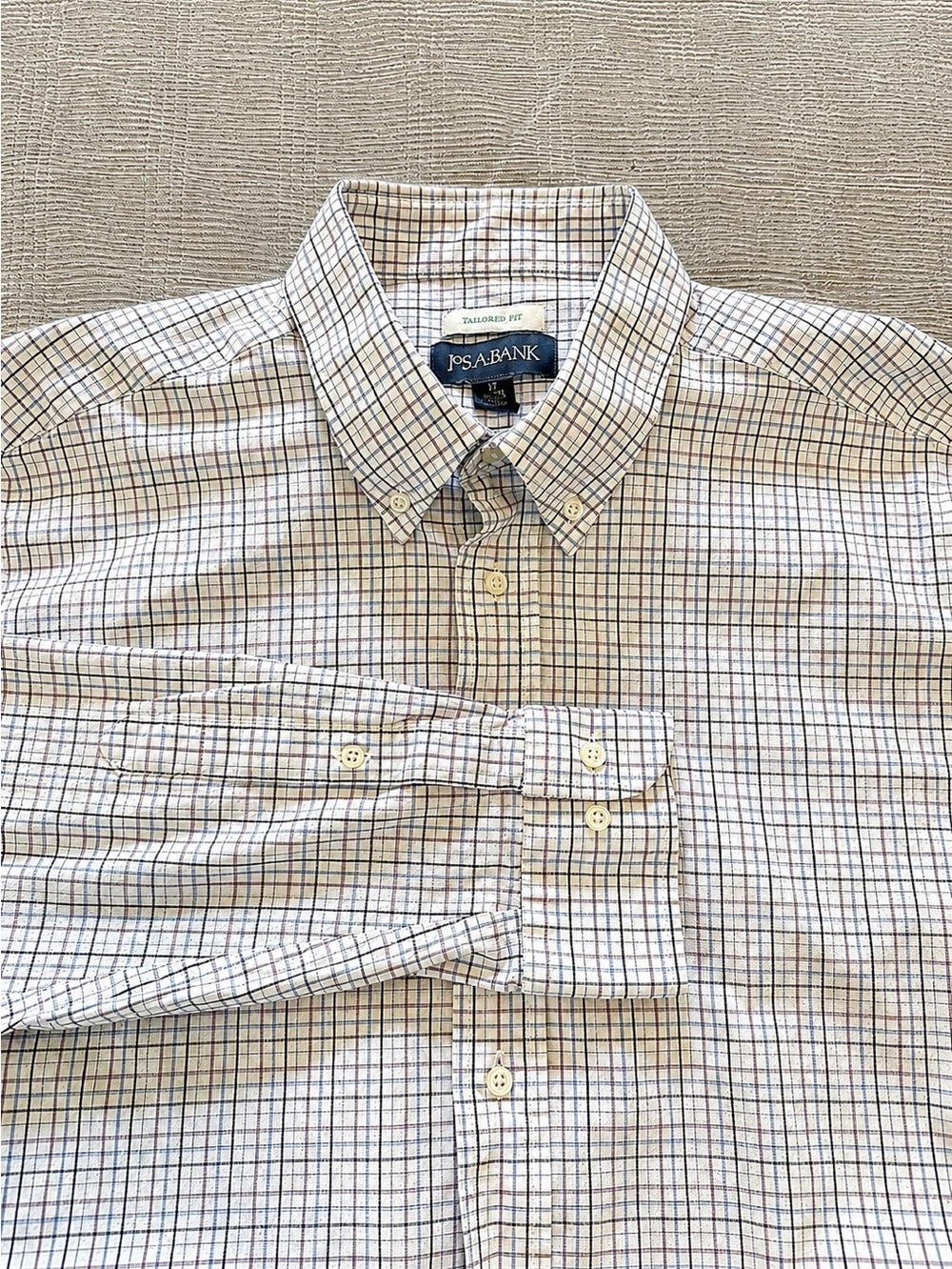 Jos. A. Bank Tailored Fit Button-Down Dress Shirt – Men’s 17 / 34-35
